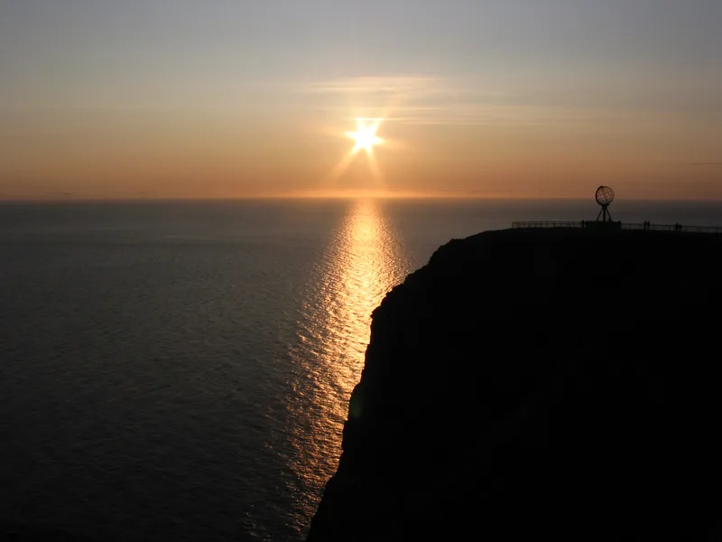 夜中でも沈まない太陽