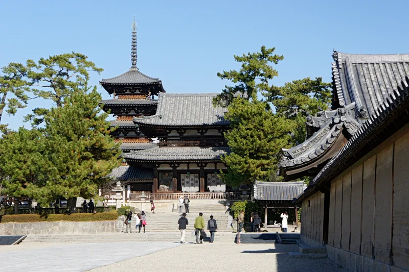 奈良県の法隆寺金堂と五重塔