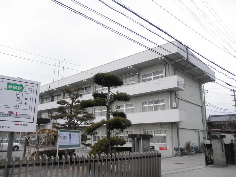 京都府 木津川市 の 山城 中学校 の 校舎