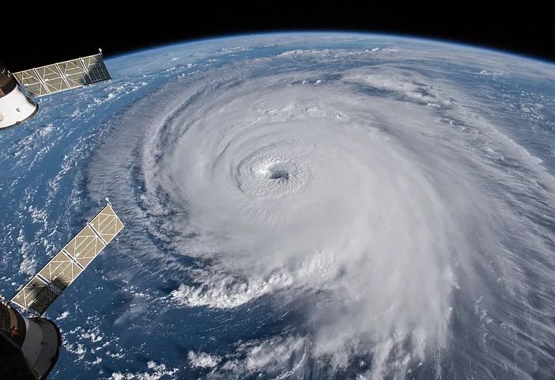 宇宙から見た台風 (Hurricane Florence)
