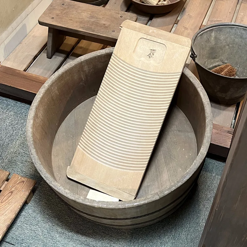 木製の洗濯板 の 写真